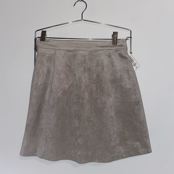 New Wilfred Free Tan Suede Skirt - Picture 2 of 8